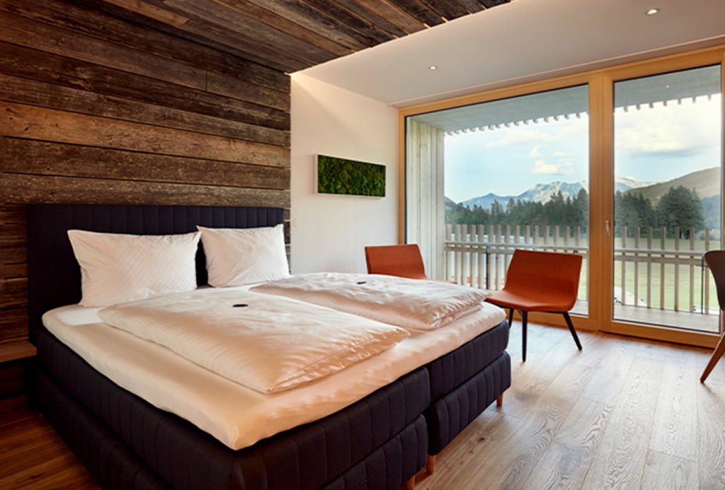 Hotels projects tile left 680x460px@2x